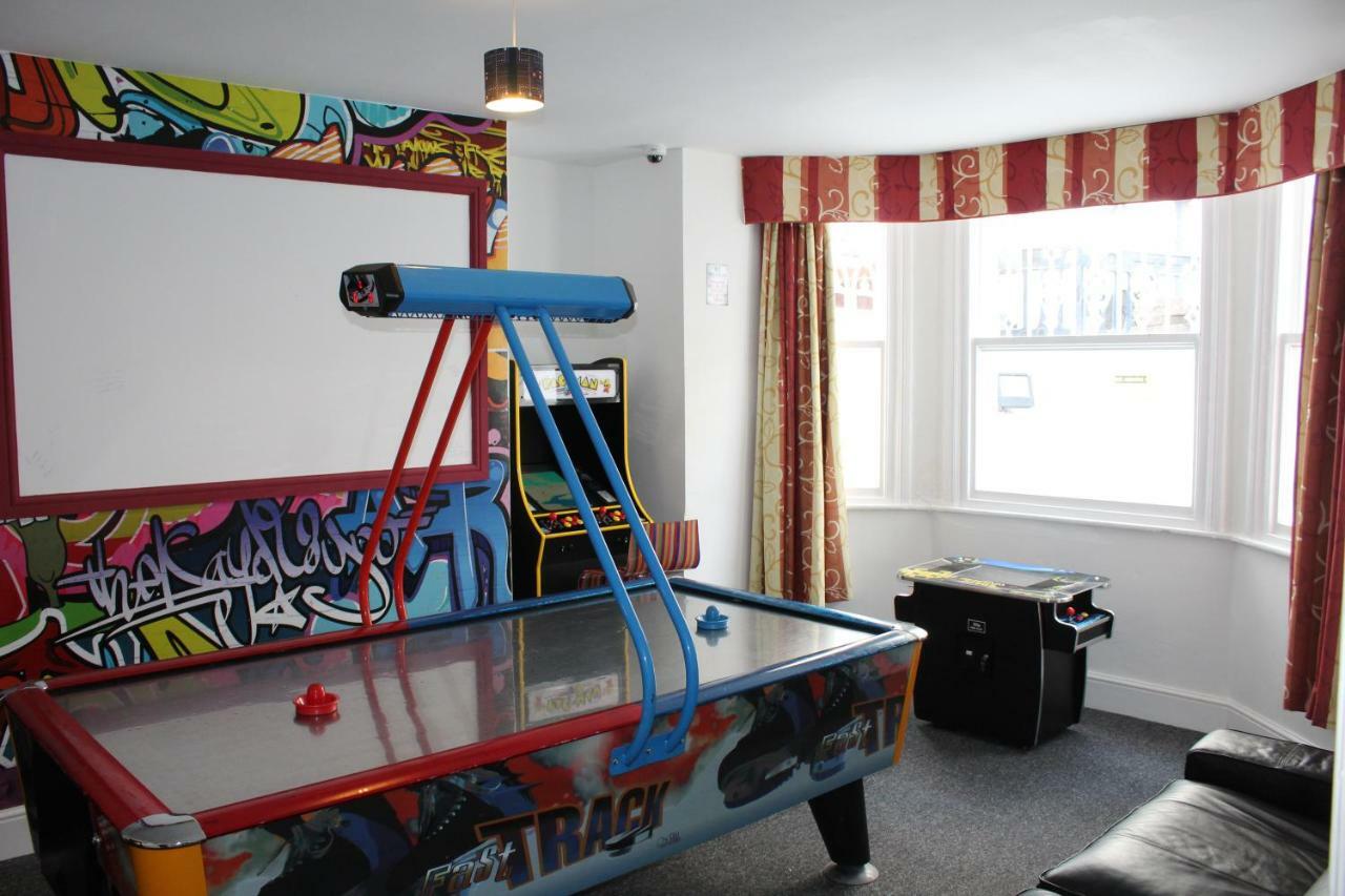 Backpackers Blackpool - Family Friendly Hotel Extérieur photo